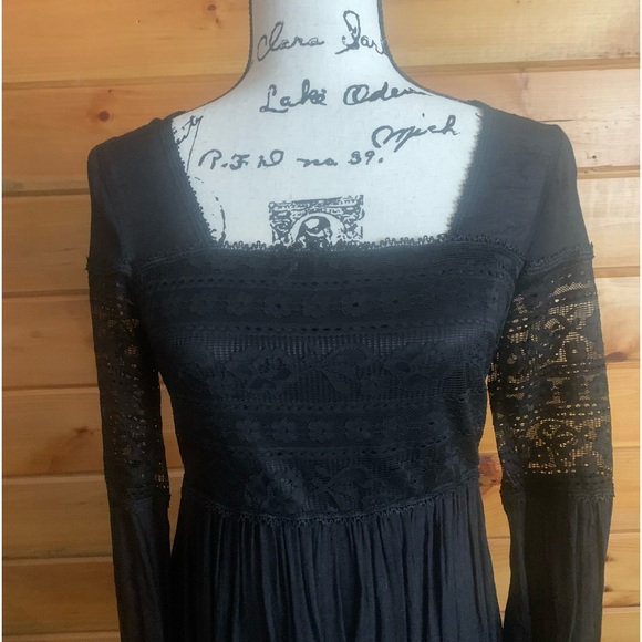 Adorable A. BYER. Black Rayon and Lace dress. A-line. Above the knee. Size 7. - Picture 3 of 5